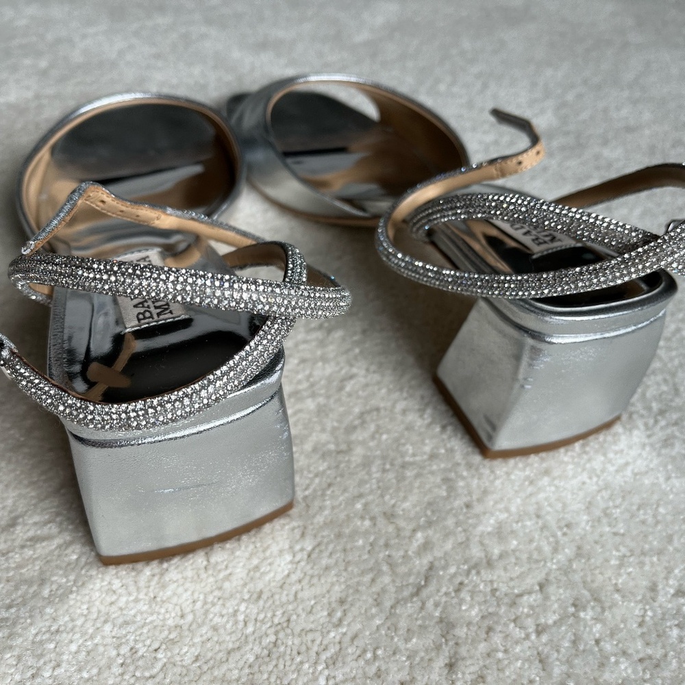 Badgley Mischka Silver Infinity II Leather Block Heel Sandals - Size 8-1/2M - Picture 7 of 16